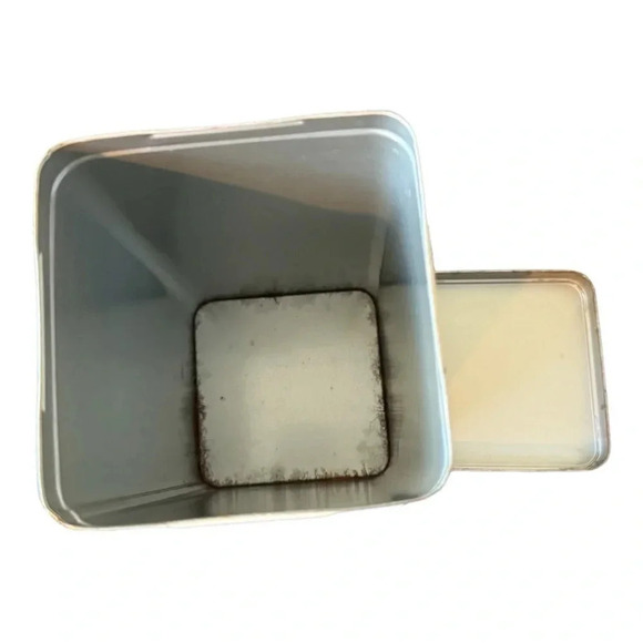 Bilingual 1960's Premium Nabisco Tin - Picture 6 of 6